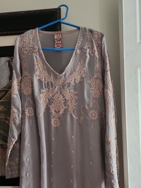 Johnny Was Purpleish. Gray Tunic with Beautiful Blush Embroidery